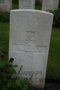 Etaples Military Cemetery - Tomkins, William Henry