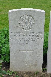 Etaples Military Cemetery - Tomlison, W H