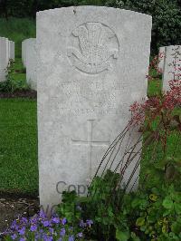 Etaples Military Cemetery - Toms, S W