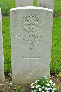 Etaples Military Cemetery - Toole, H
