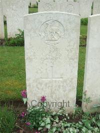 Etaples Military Cemetery - Toon, C