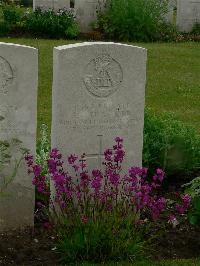 Etaples Military Cemetery - Trafford, Strawson Christopher