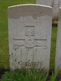 Etaples Military Cemetery - Travis, A