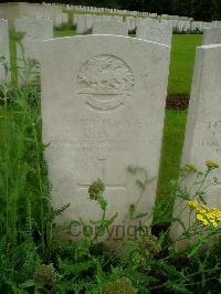 Etaples Military Cemetery - Treglown, J