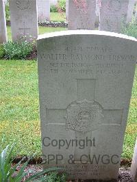 Etaples Military Cemetery - Trevor, Walter Raymond