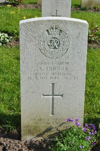 Etaples Military Cemetery - Triggle, Albert