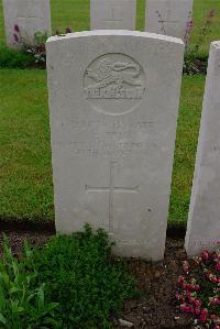 Etaples Military Cemetery - Trim, Edward