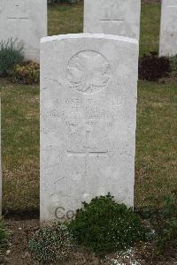 Etaples Military Cemetery - Troughton, F