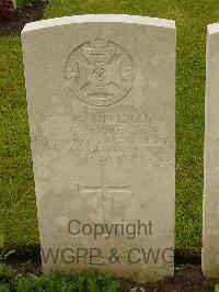 Etaples Military Cemetery - Tucker, Ernest