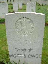 Etaples Military Cemetery - Turnbull, Maxwell