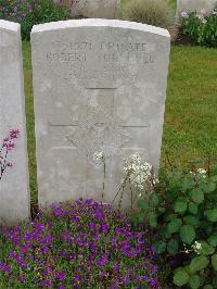 Etaples Military Cemetery - Turnbull, Robert