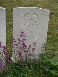 Etaples Military Cemetery - Turner, Charles Norton