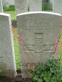 Etaples Military Cemetery - Turner, Frank