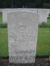 Etaples Military Cemetery - Turner, James