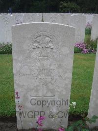 Etaples Military Cemetery - Turner, T