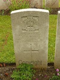 Etaples Military Cemetery - Tye, M