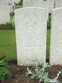Etaples Military Cemetery - Uffold, F C