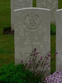 Etaples Military Cemetery - Unthank, Frederick Sheraton