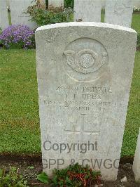 Etaples Military Cemetery - Upex, C L