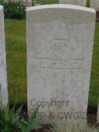 Etaples Military Cemetery - Usher, Walter
