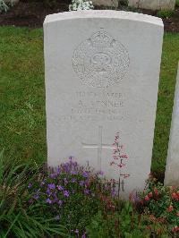 Etaples Military Cemetery - Venner, A