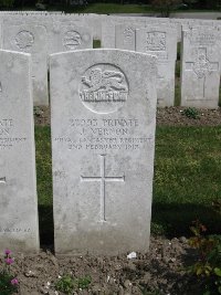 Etaples Military Cemetery - Vernon, John