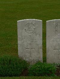 Etaples Military Cemetery - Vickers, R