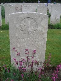 Etaples Military Cemetery - Viens, Omer