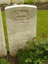 Etaples Military Cemetery - Virr, G