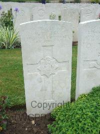 Etaples Military Cemetery - Vittles, W