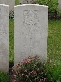 Etaples Military Cemetery - Waddington, John William