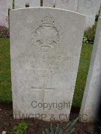 Etaples Military Cemetery - Wade, James Henry