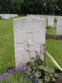 Etaples Military Cemetery - Wade, Robert Hunter