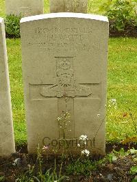 Etaples Military Cemetery - Waite, H L