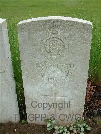 Etaples Military Cemetery - Walker, A C