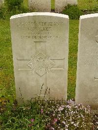 Etaples Military Cemetery - Walker, Belford