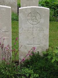 Etaples Military Cemetery - Walker, Bertram