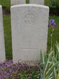 Etaples Military Cemetery - Walker, George Edward