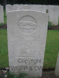 Etaples Military Cemetery - Walker, Harold