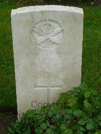 Etaples Military Cemetery - Walker, Herbert Frederick