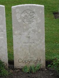 Etaples Military Cemetery - Walker, James