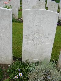 Etaples Military Cemetery - Walker, Vaughan