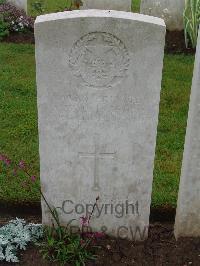Etaples Military Cemetery - Walkingshaw, A