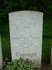 Etaples Military Cemetery - Walkington, Edward