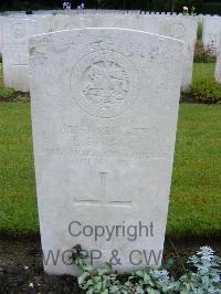 Etaples Military Cemetery - Wall, Lawrence Ethelbert