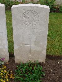 Etaples Military Cemetery - Wallace, Adam Nicholson