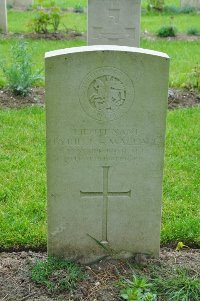 Etaples Military Cemetery - Wallace, Cyril J. G.