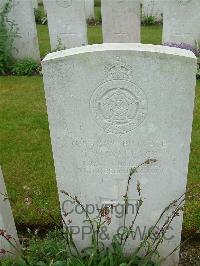Etaples Military Cemetery - Wallace, Thomas William