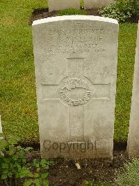 Etaples Military Cemetery - Wallace, William Robert