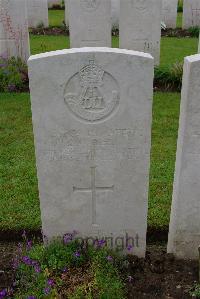 Etaples Military Cemetery - Waller, Robert
